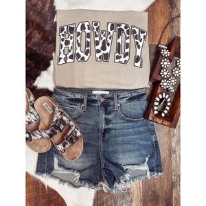 Cowprint “HOWDY” tee